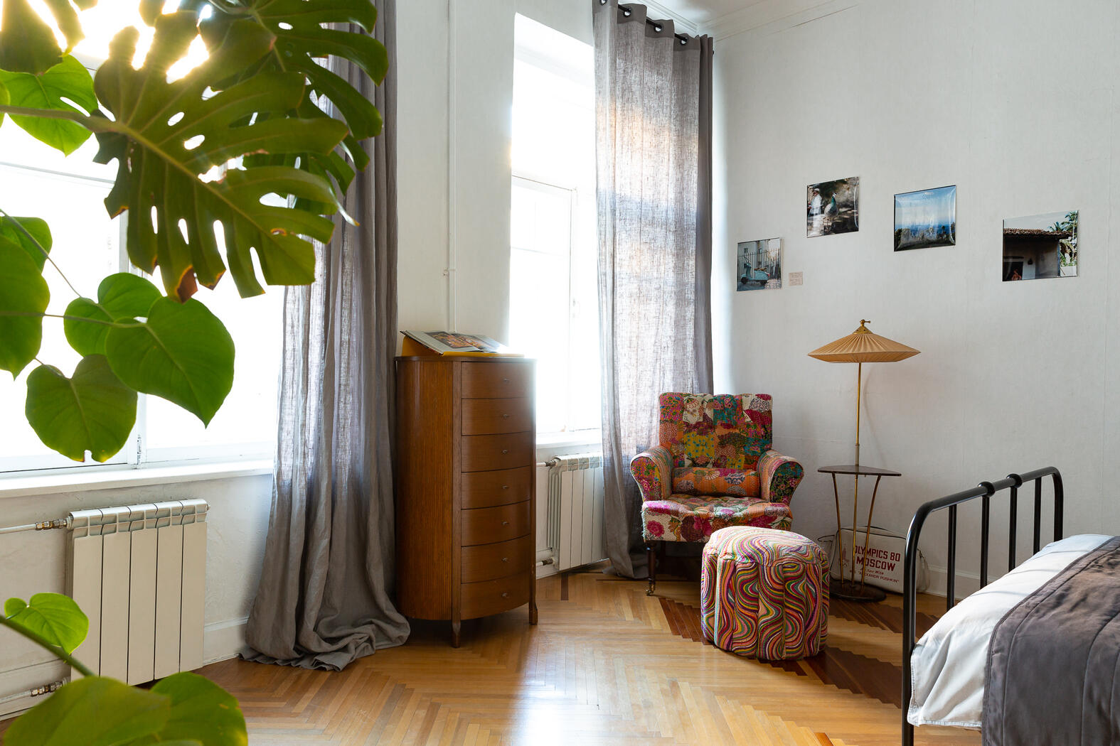 Кресло и торшер